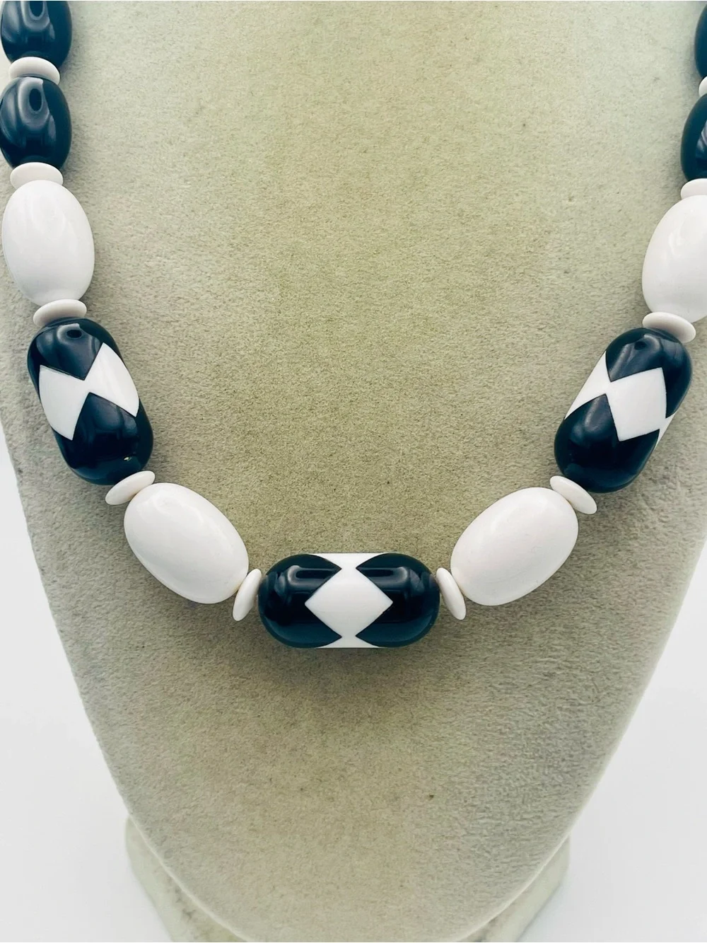 Avon Vintage “Sunsation” Black &  White Bead Necklace w/Matching Earrings. 20 in